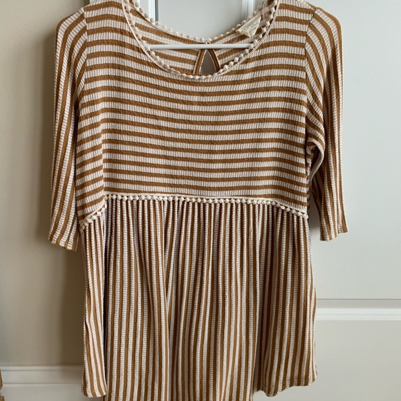Mustard/Gold Striped Flowy 3/4 Sleeve Top - Picture 1 of 4